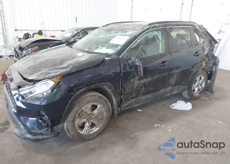2021 Toyota Rav4 Xle z USA, uszkodzony, nr VIN 2T3P1RFV2MW174219